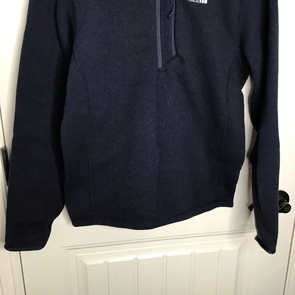 The North Face Gordon Lions 1/4 Zip Fleece Pullover in Navy Size Small.